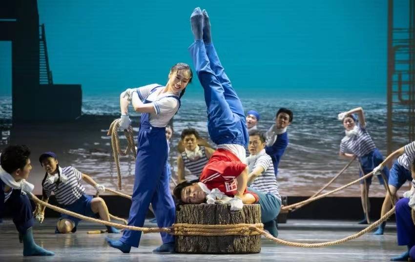 用人间烟火包裹"硬核"工业 对话舞剧《东方大港》导演