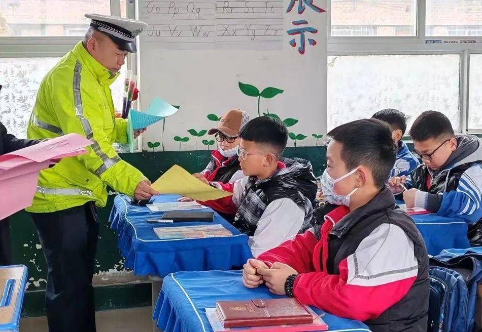 麦积交警进校园 上好交通安全课_活动_意识_知识