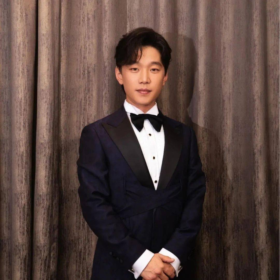 傲日其愣歌曲:《请到草原来》呼斯楞歌曲:《送你一首吉祥的歌》《套马
