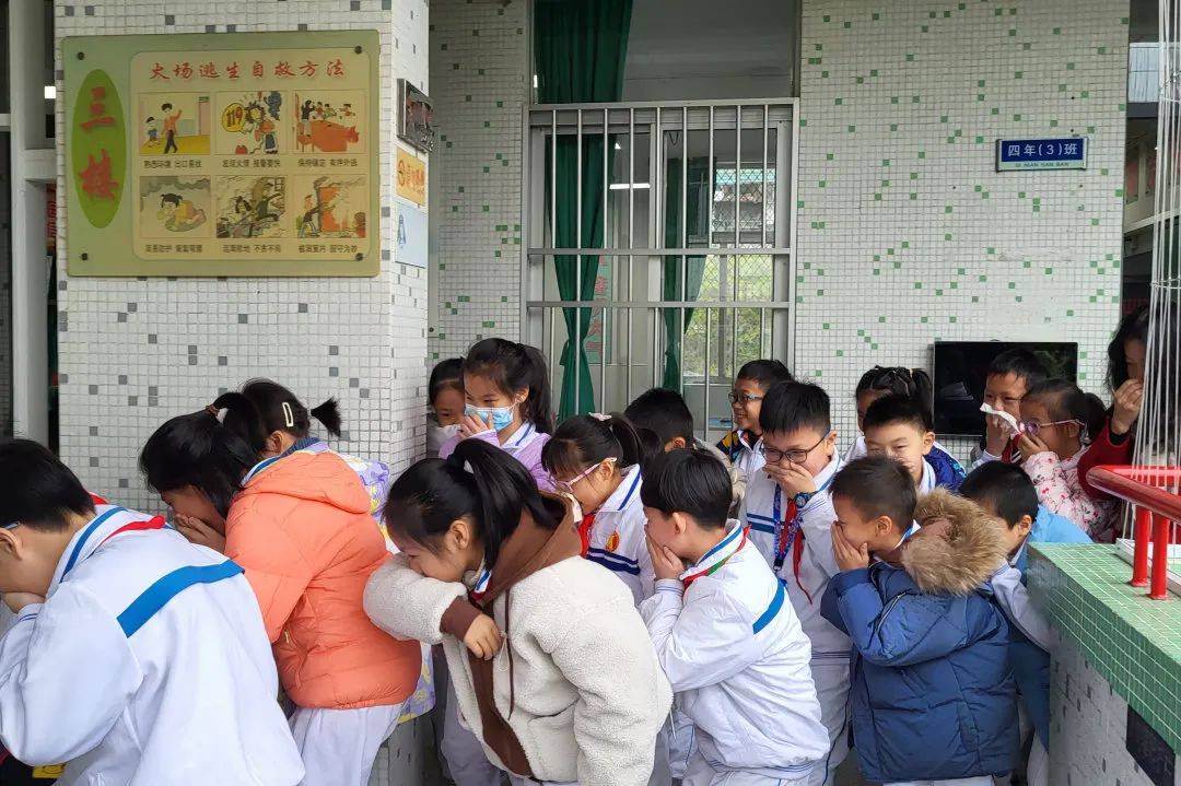 以练筑防防范未燃汕头市长厦小学开展消防安全疏散演练