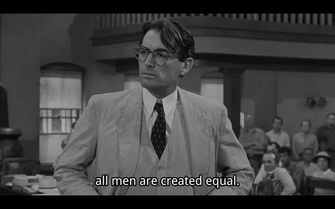 这是一部黑白电影,年代较为久远,拍摄于1962年,但是辩护律师的台词"