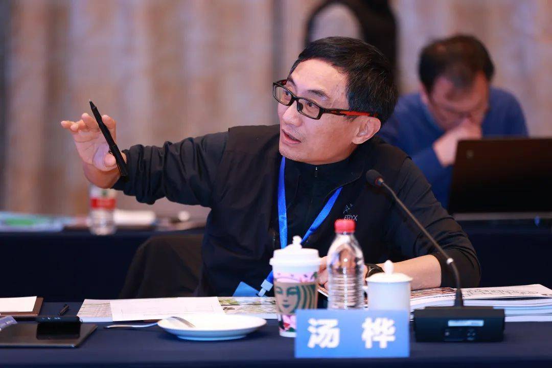 建筑设计研究院总建筑师覃力路劲地产集团广东公司副总经理彭峻枫a