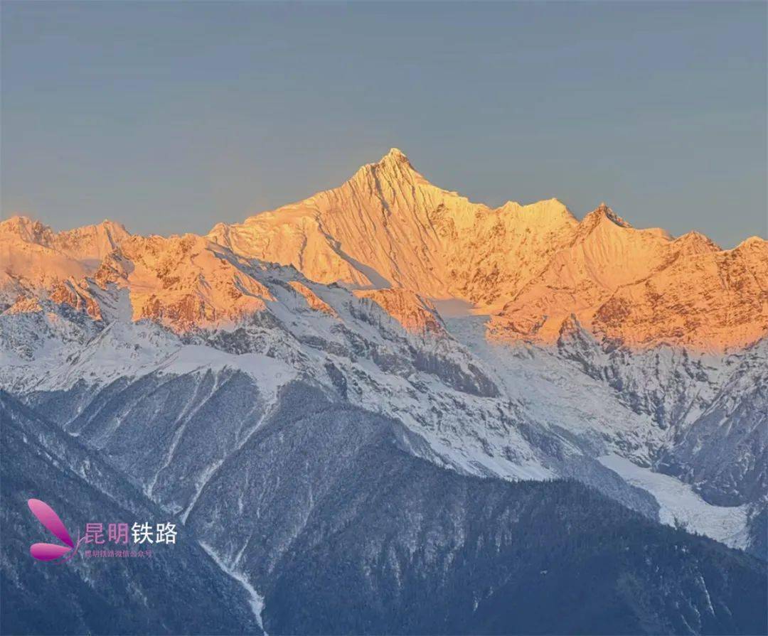 卡雄伟奇丽的梅里雪山体验藏族文化的独特魅力在这里走走逛逛古城里有