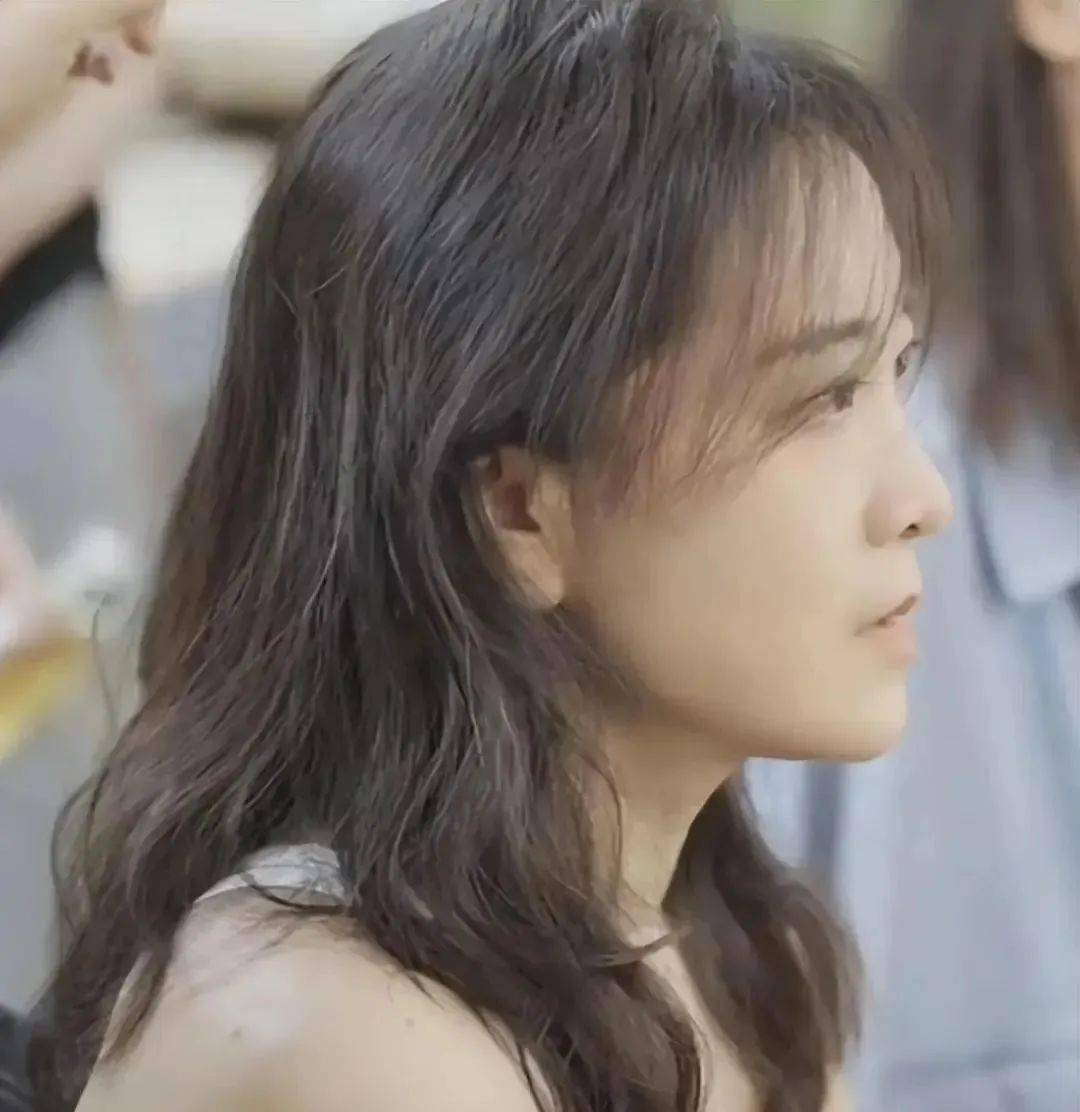 我已经脑补出一部偶像剧了,简直太美",有人直言"侧脸有点李一桐的气质