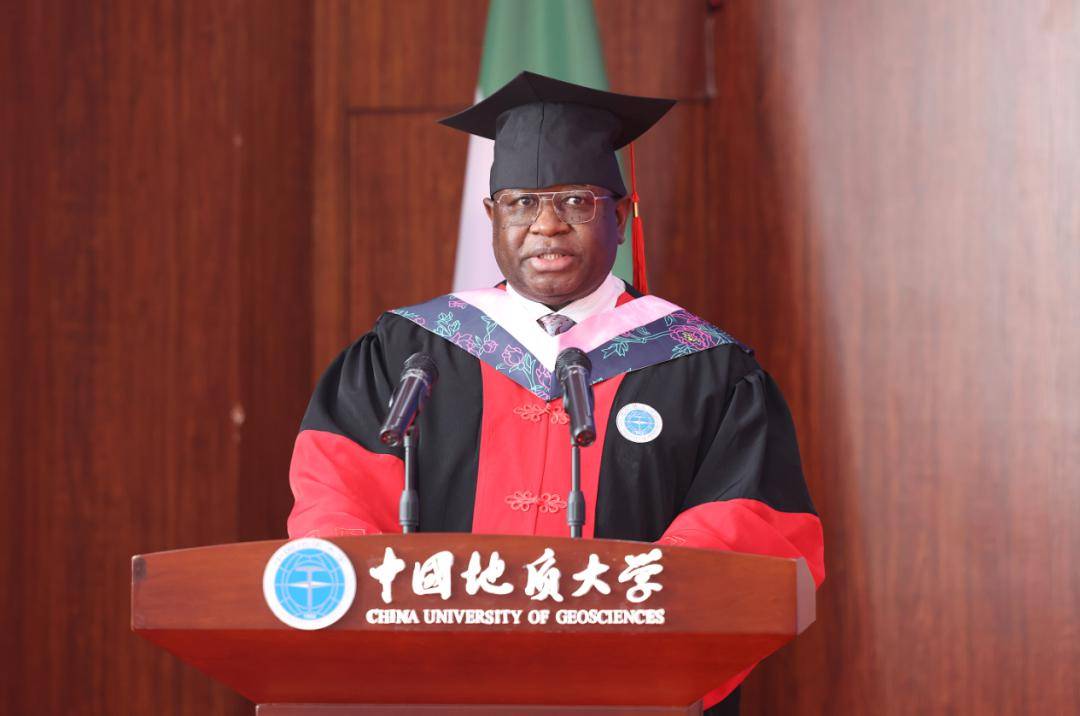 中国地质大学武汉授予塞拉利昂总统比奥名誉博士学位