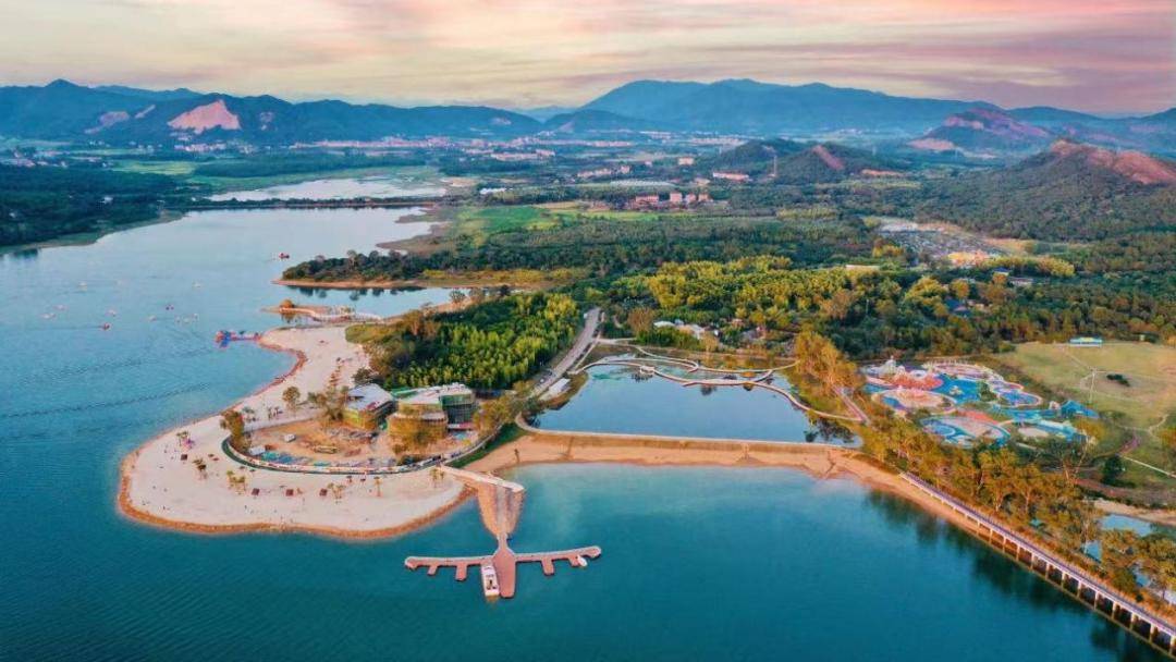 白鹤湖嘻嘻哩生态水世界140元/人,男女不限5折游方特3月8日-10日鹰潭