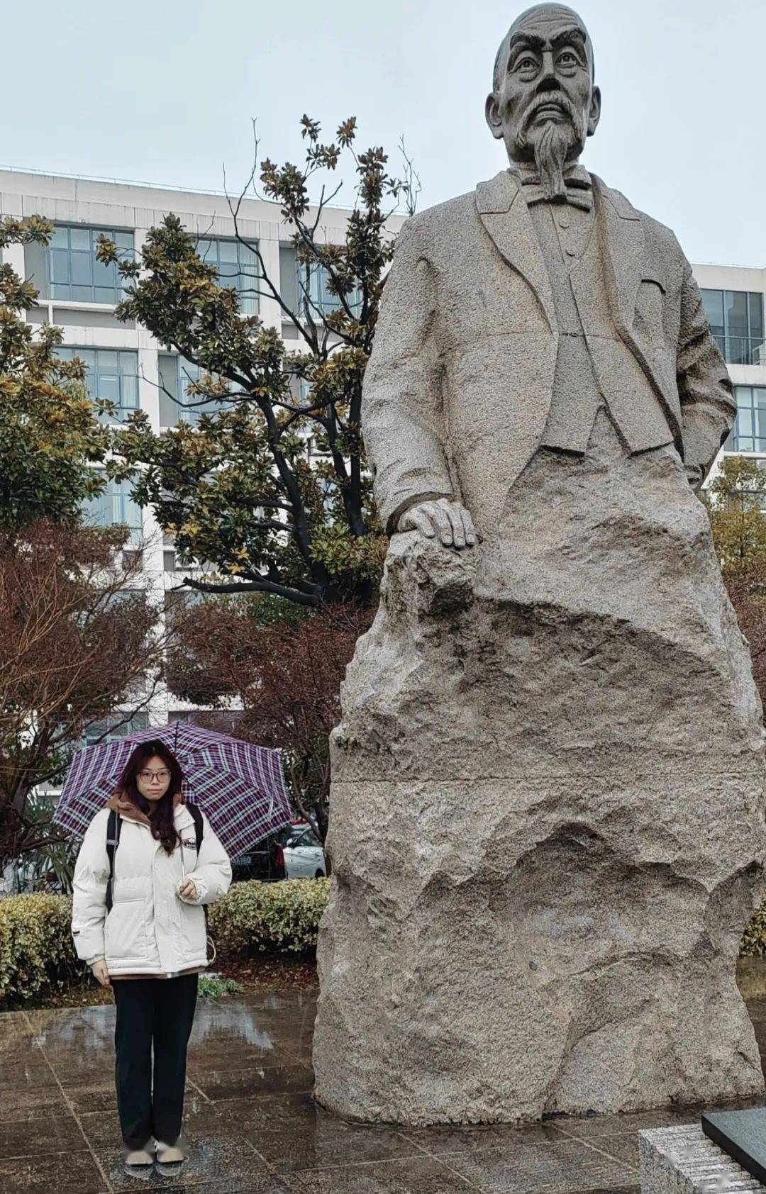 我是来自南通大学马克思主义学院的刘思宇,很高兴在"马克思主义·青年