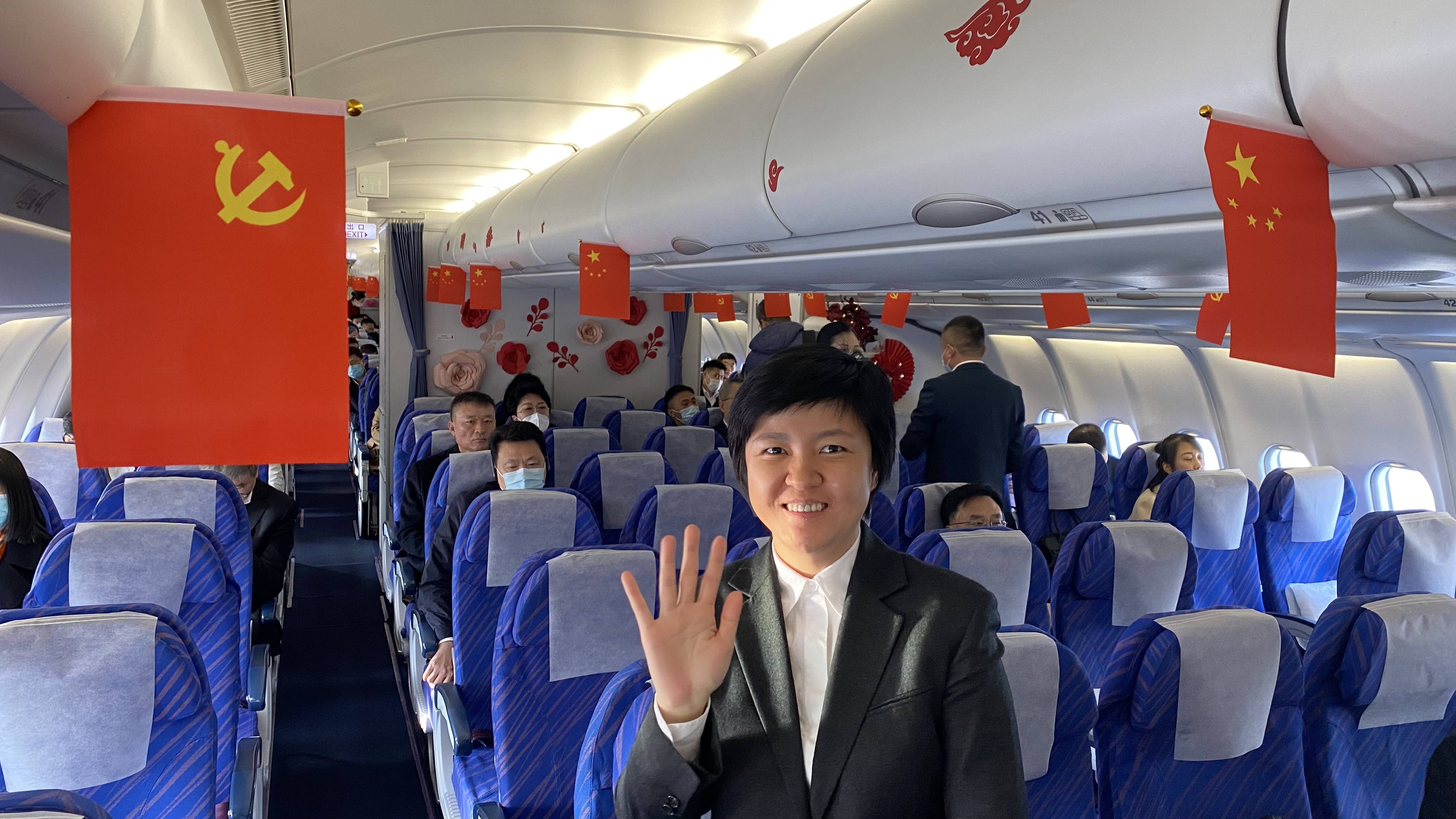 黑龙江代表团启程记者:王晓丹 曹忠义 付宇;摄影:郭俊峰 张春雷;视频