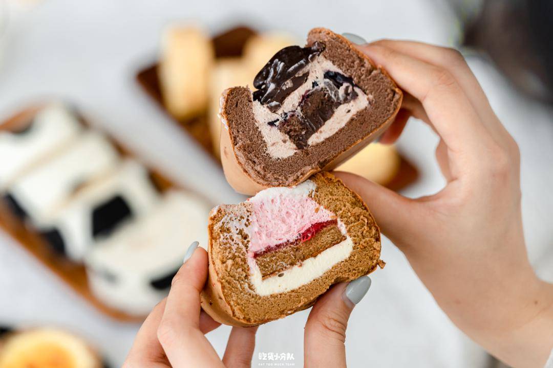个)  牛乳爆馅蛋糕 >被这可爱的颜值吸引到了,宛如一张卷起的奶牛毛巾
