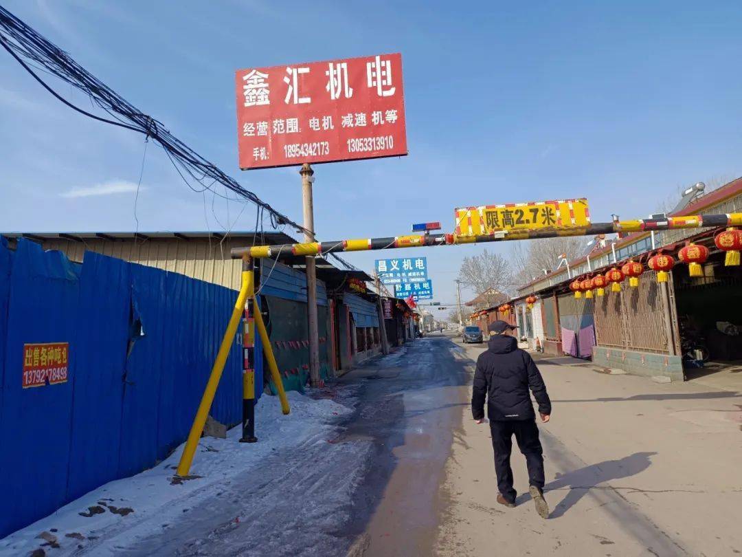 县应急局组织专家对裕丰助剂生产许可证换证开展联合检查.