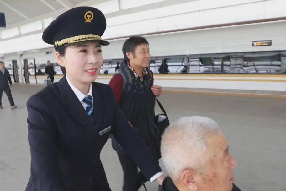 微善成就大爱 情暖旅客回家路_服务_孙鲁_曲阜