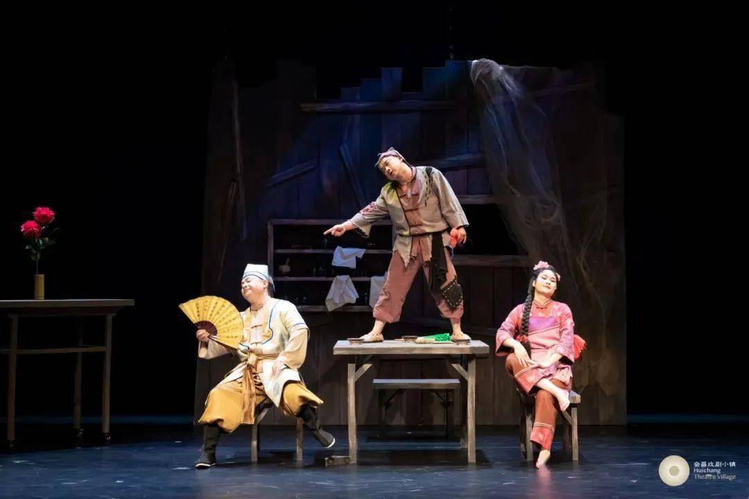 内容:名家名剧《暗恋桃花源》采茶歌舞版演出地点:会昌戏剧小镇会剧场