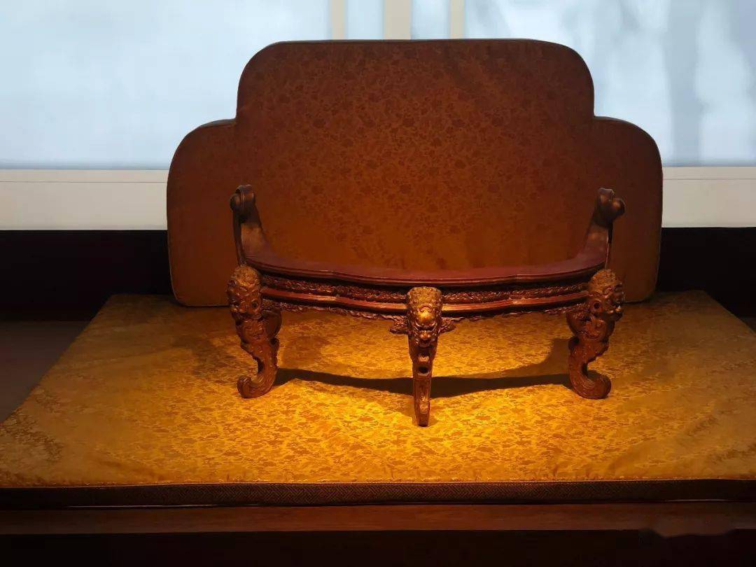 贯穿老君维摩观音僧伽的神灵坐具老赵闲聊僧伽艺术图像要素之三足凭几