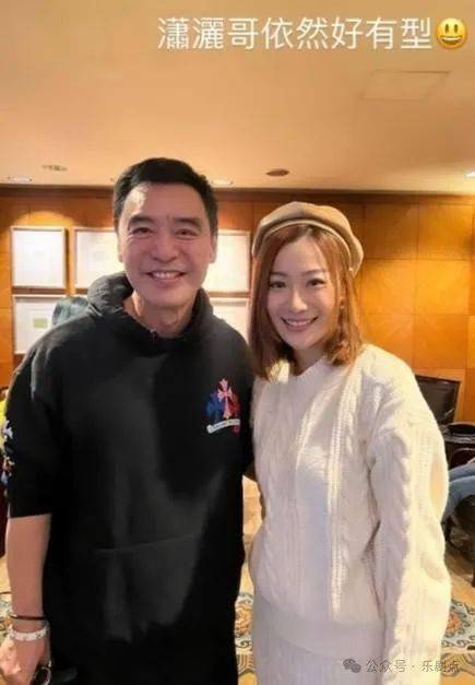 由范姜于ig上载的照片可见,老公钟镇涛71岁生日派对在一间餐厅举行