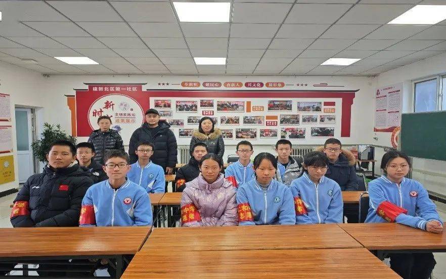 学雷锋志愿服务进社区讲奉献仁和学子身先行仁和中学学生志愿者走进建