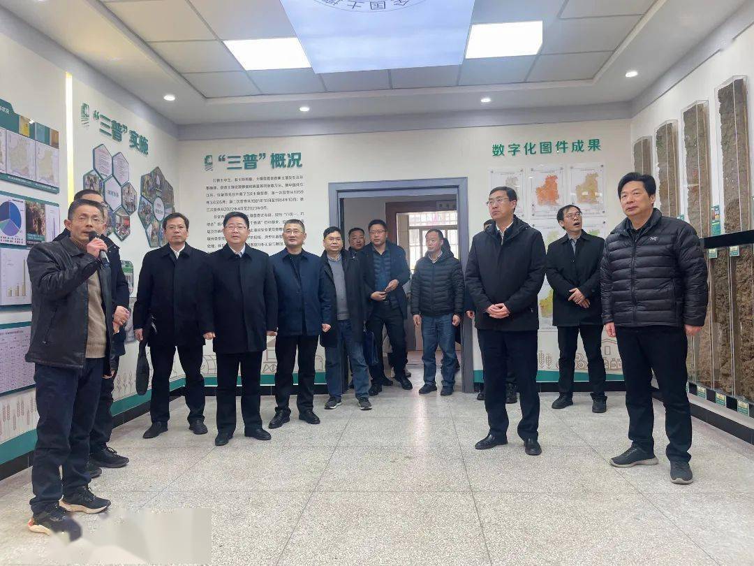 并进行了操作演示介绍,深入江都区丁伙镇和丁沟镇高标准农田建设项目