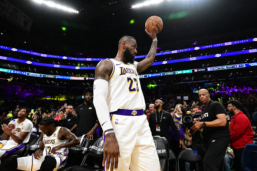 nba迎来首位"4万分先生",美媒:空前绝后_詹姆斯_比赛_赛季