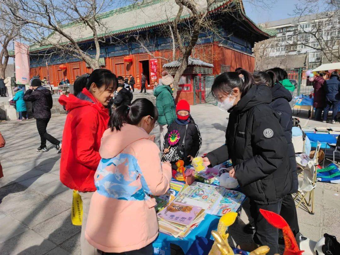 旧书新知读书报国北京报国寺古旧书市暨首届晒书节顺利举办