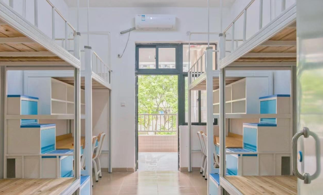 广州二中原校长张先龙出任广州实验中学校长,任期5年.