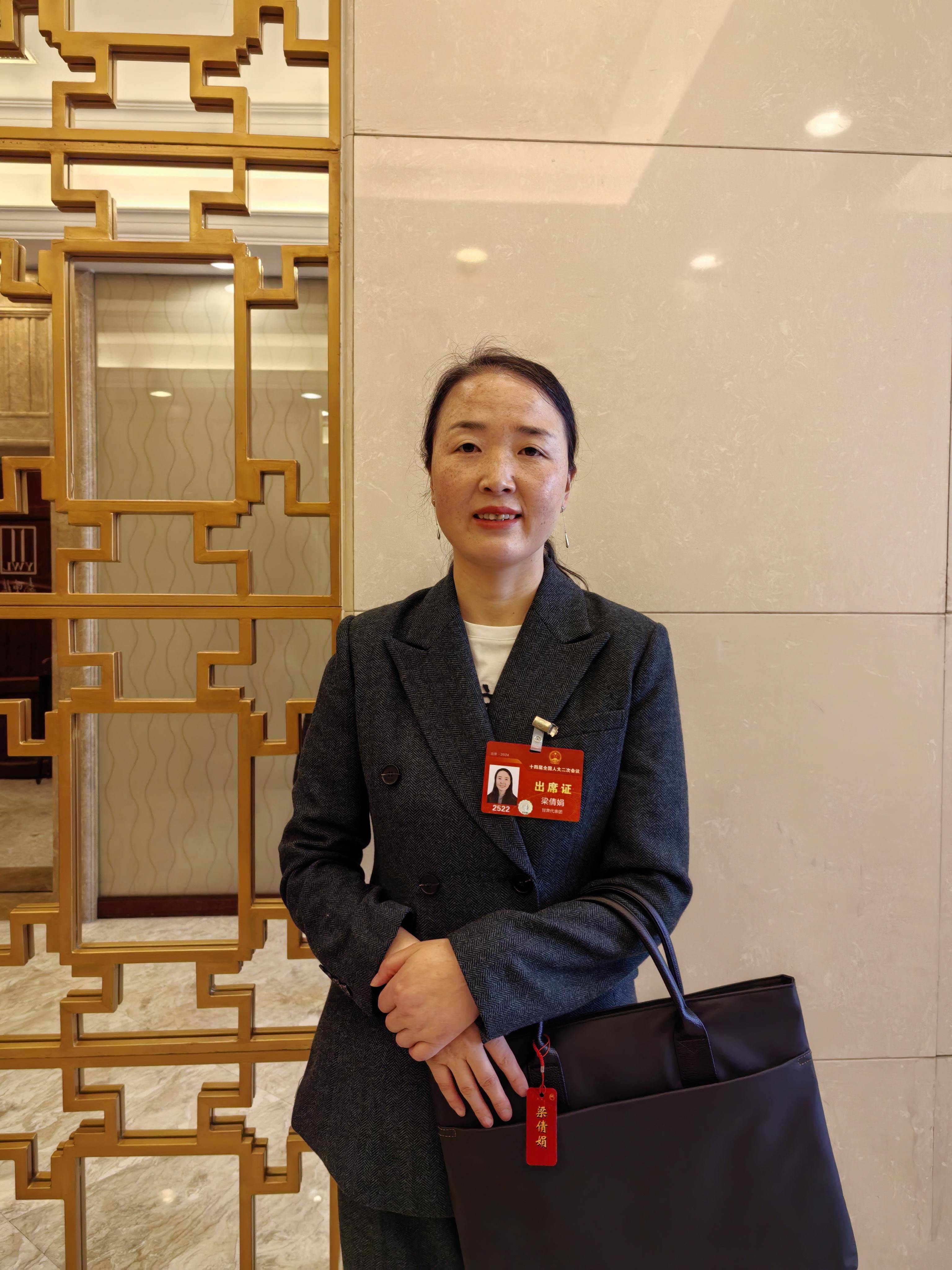 全国人大代表梁倩娟建议利用好短视频直播生态吸纳规模化就业
