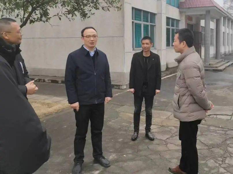 3月5日,县委副书记,县委教育工作领导小组组长张岳平到新河中学指导
