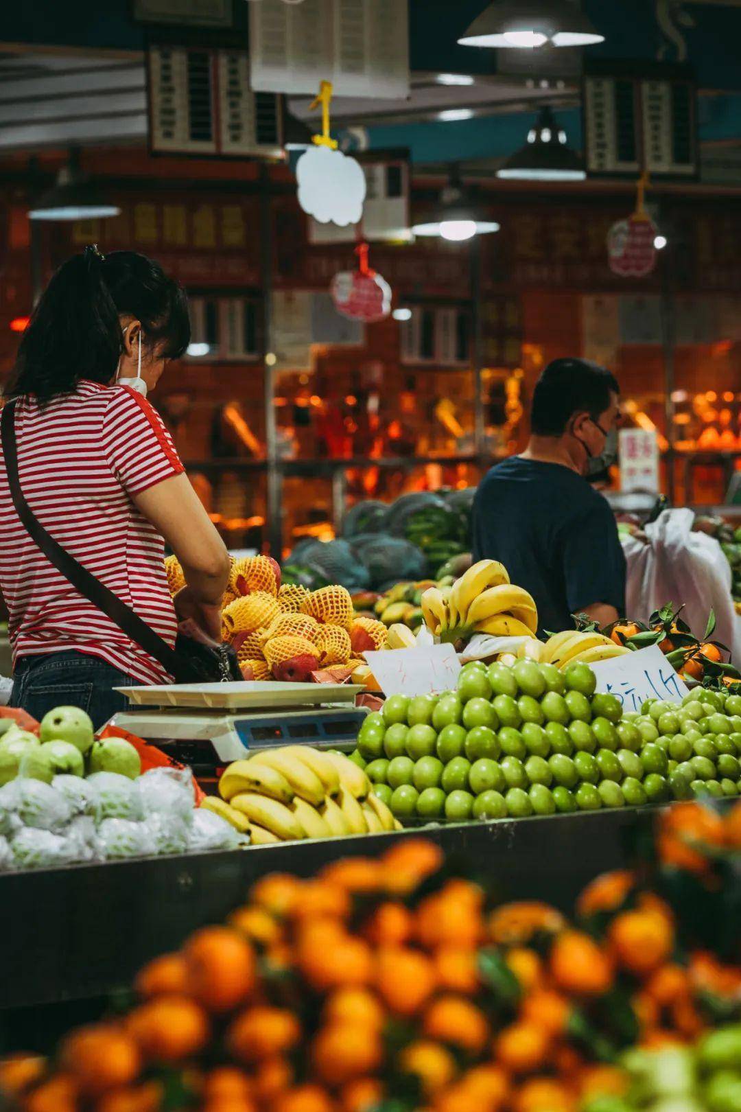 摄影/朱梦菲许多三亚人的童年味觉记忆,是走街串巷的流动水果摊带来的