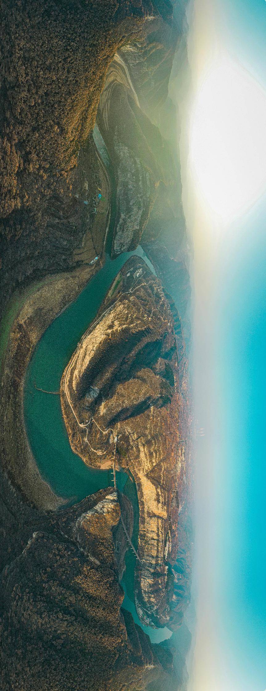 长治市所设之地;而此之高地南部,由沁河,丹河冲击而成的,即为晋城盆地