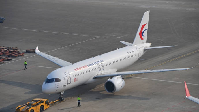 国产大飞机c919航线上新上海虹桥往返西安的旅客也能体验了