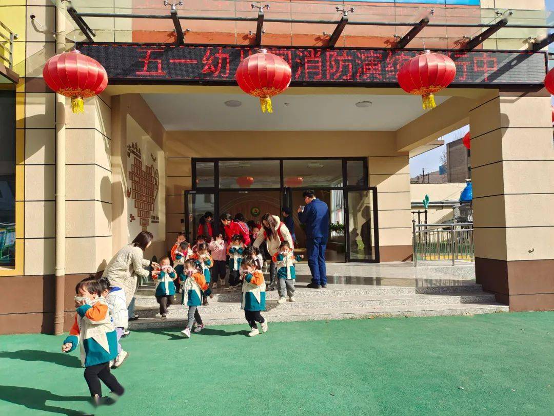 火速行动以练为战万荣县五一幼儿园开展消防安全系列活动