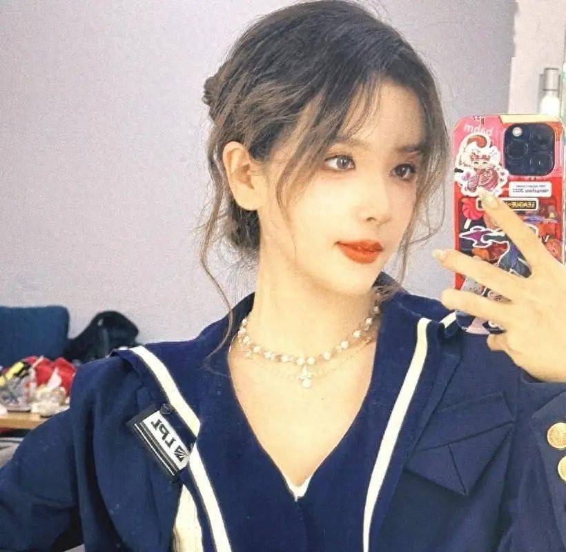 rita亮相姿态直播间经典桥段重现cos艾希奶妈组合登场