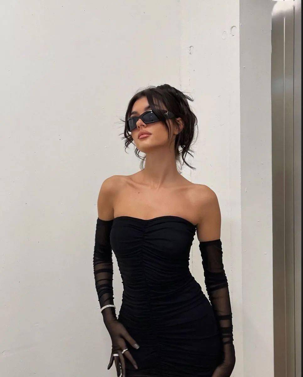 趋势2024海外爆火的女装大佬风mobwife白幼瘦过时了