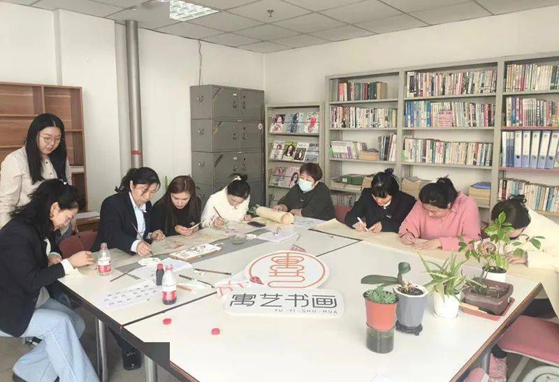 爱美女生最绘画公寓寓艺书画社活动
