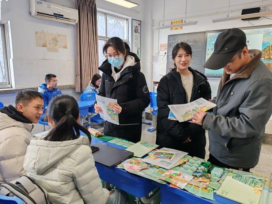 希望本次薪火相传活动能令高中的学弟学妹们在紧张的复习生活中暂时