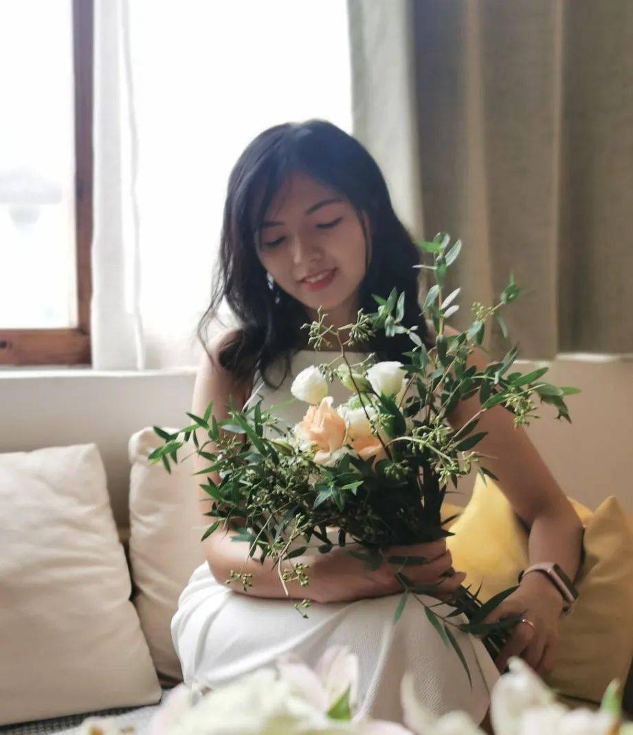 李秀玲  物理与光电工程学院硕士,毕业于华南师范大学.