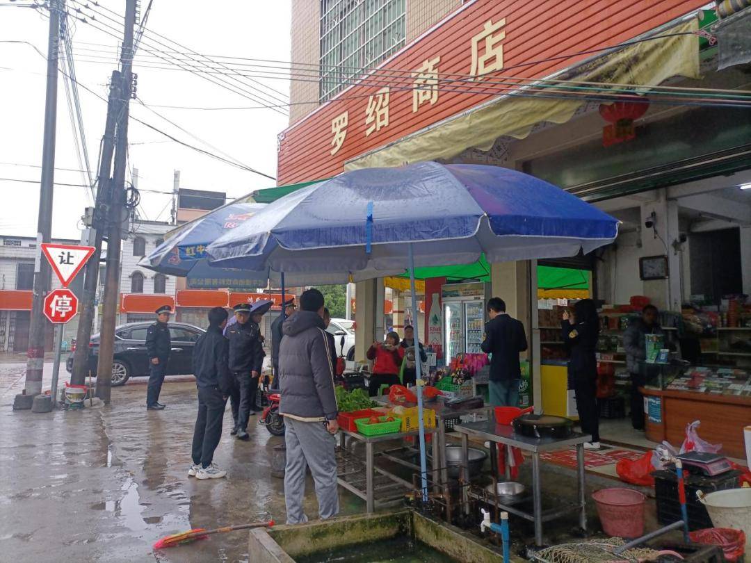 怀集岗坪镇持续开展圩镇重点路段人居环境综合整治行动