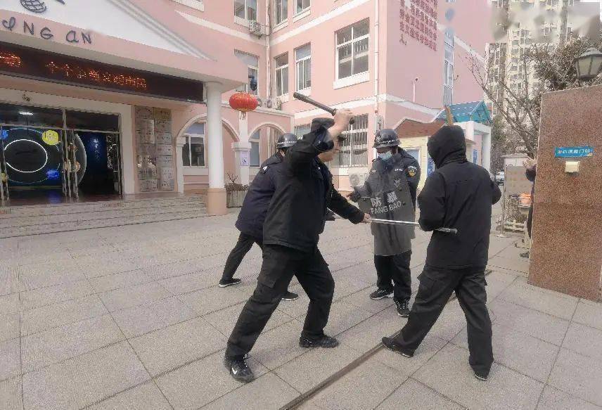 反恐防暴守护校园安全青岛宁安路小学开展防恐防暴应急演练