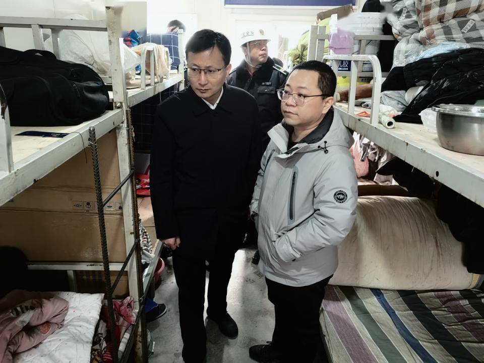 观音寺街道副主任韩晶联合区消防支队对辖区内双北尚城小区进行检查