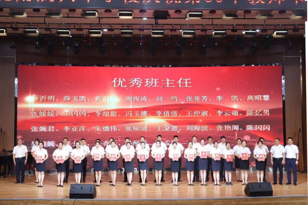 最美她力量巾帼绽芳华三八妇女节致敬兴华学校全体女教职工