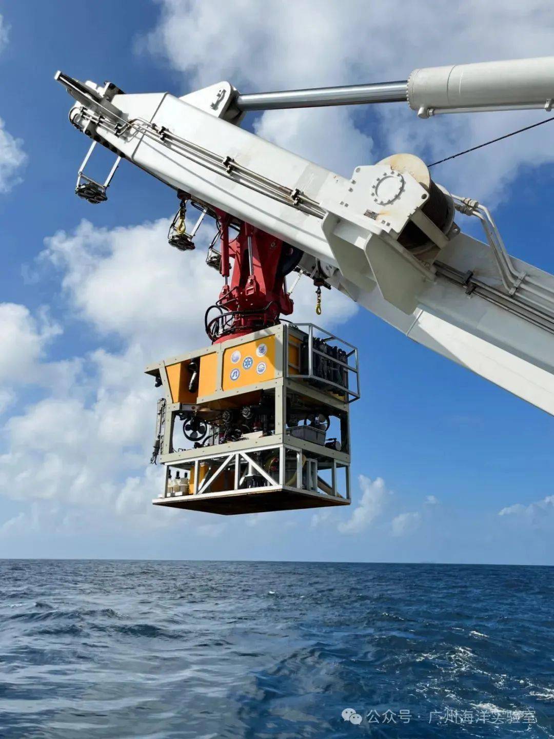 我国自主研制的首套7000米级水下遥控航行器rov第一航段海试圆满完成