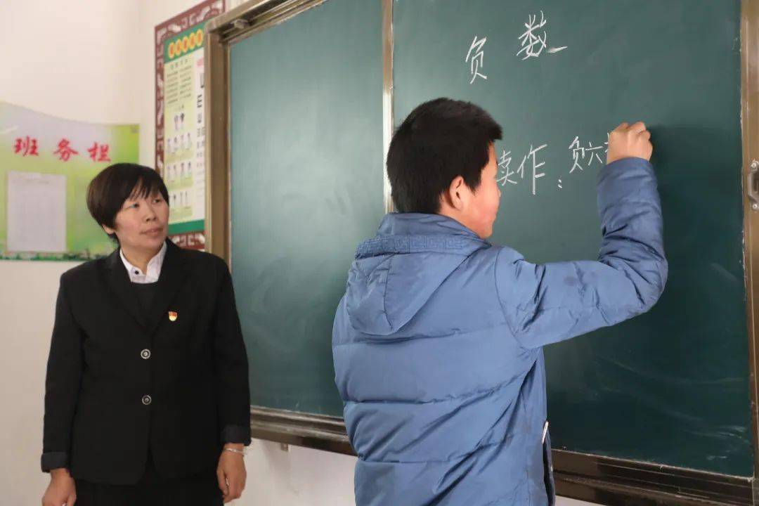 大山深处的老师妈妈记环县木钵镇杨新庄小学教师王宝花