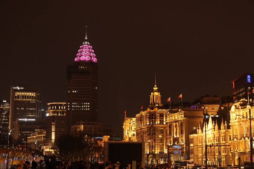 申城尽带温暖粉外滩等多地亮起景观灯你打卡了吗