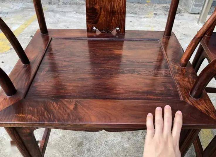 红木雕饰一凿一铲的鬼斧神工