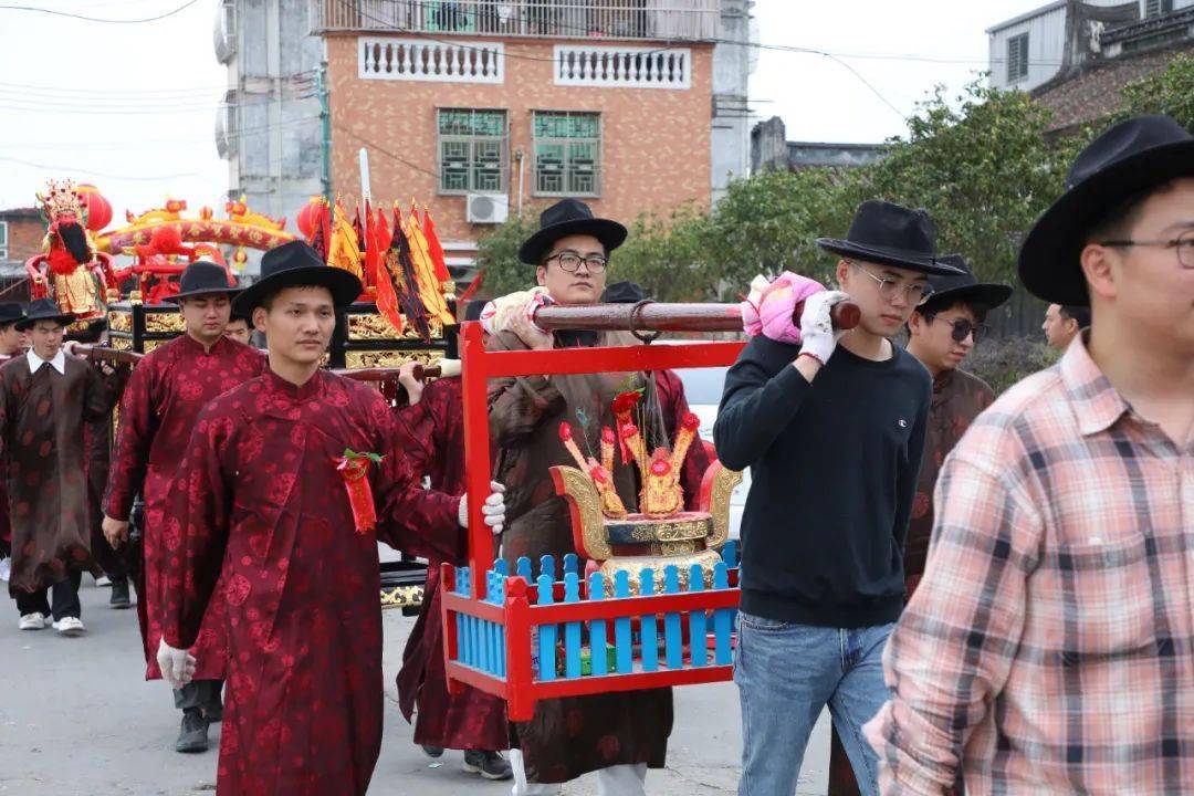 恭迎圣驾汕头市潮南区胪岗镇溪头胪溪上厝乡保生大帝十二年一次圣驾