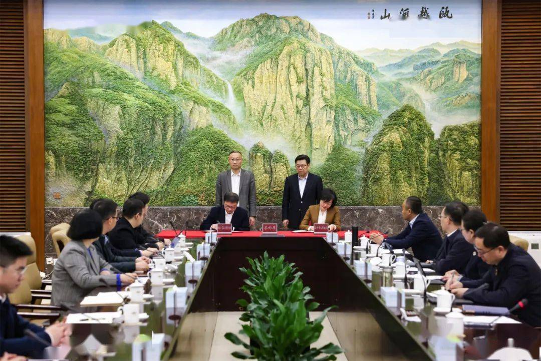 在温州市委副书记,市长张文杰,省药监局党组书记,局长王状武见证下,省