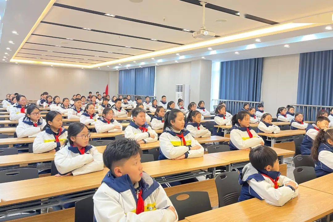 起航新学期,争做好队员——商丘工学院附属兴华学校小学部少先队骨干