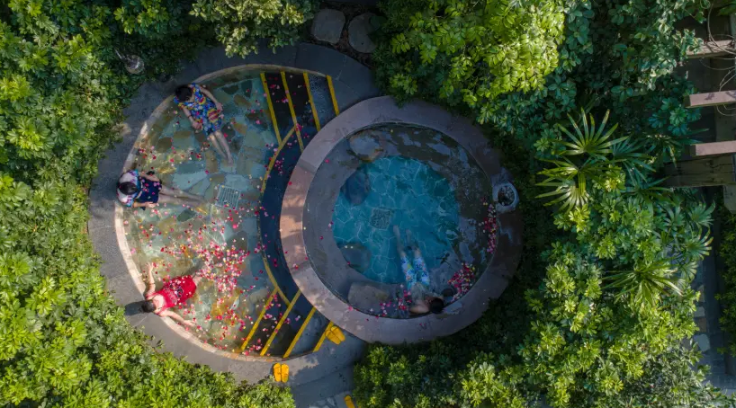 天然氡温泉"0压力"五星garden courtyard深度睡眠体验主楼客房的设计