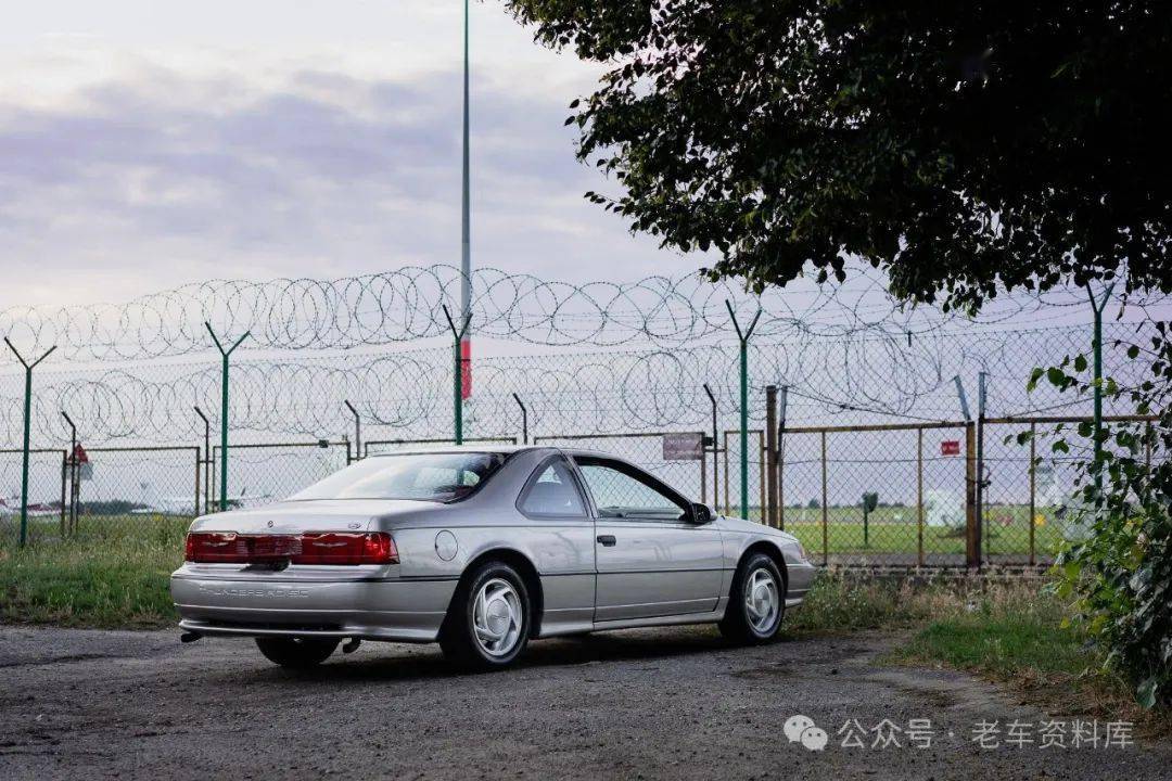 上世纪90年代初开始,世界大型双门豪华轿车的市场情况变了,personal