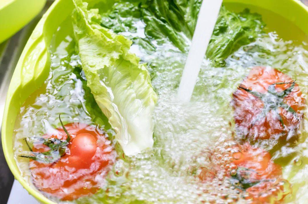洗菜千万别这样洗当心越洗越脏还丢了营养很多人都没做对