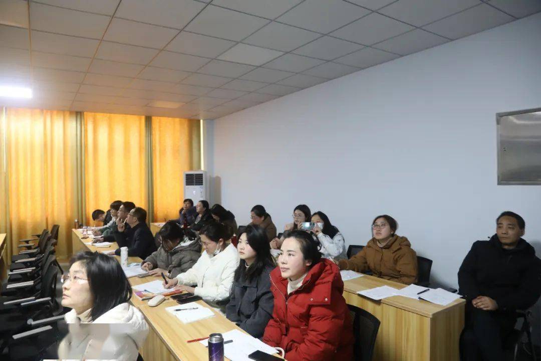 北京师范大学盐城附属学校李雪老师和盐城市伍佑中学沈颀涵老师,为全