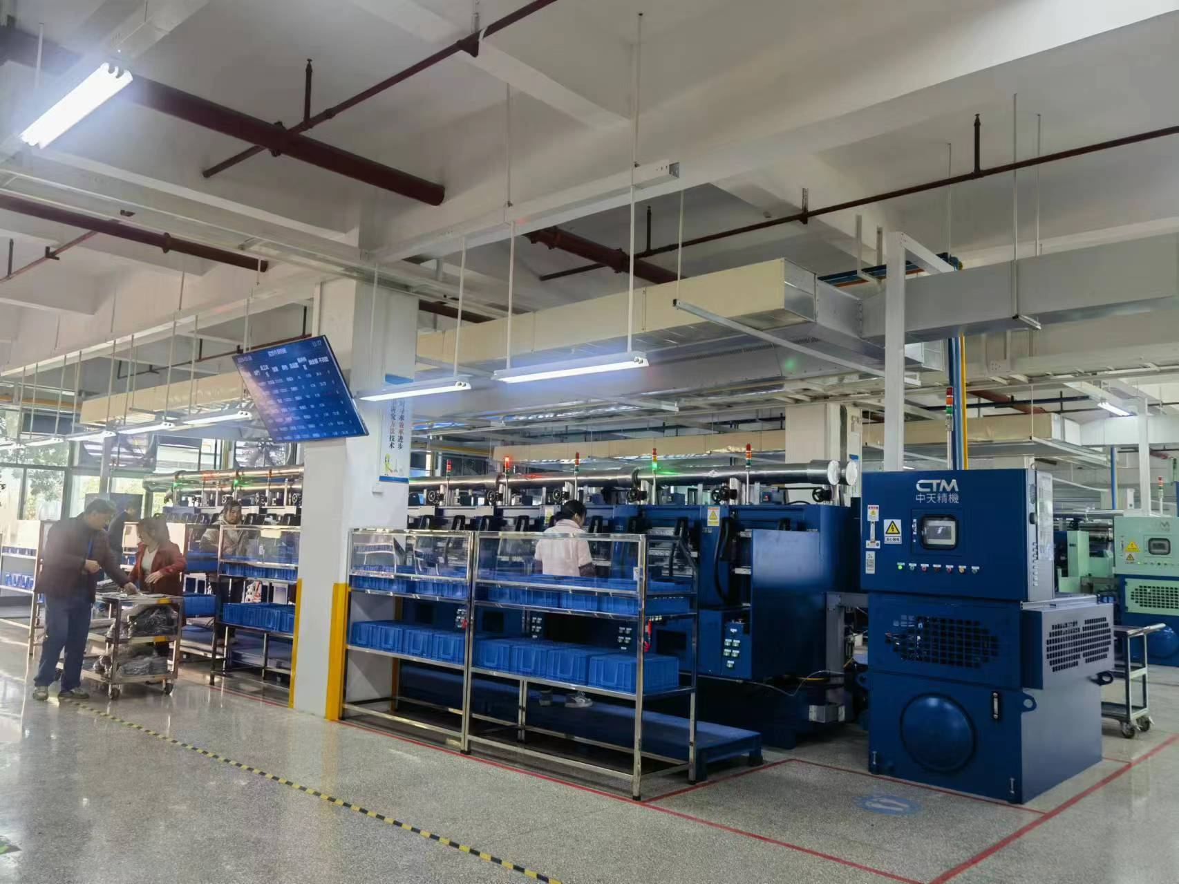 政策风口下,九兴控股集团全力完善双峰兴昂鞋业的产业生产链条,将东莞